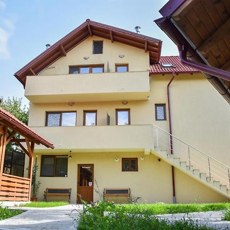 Tomis House Hotel Curtea de Argeş Buitenkant foto
