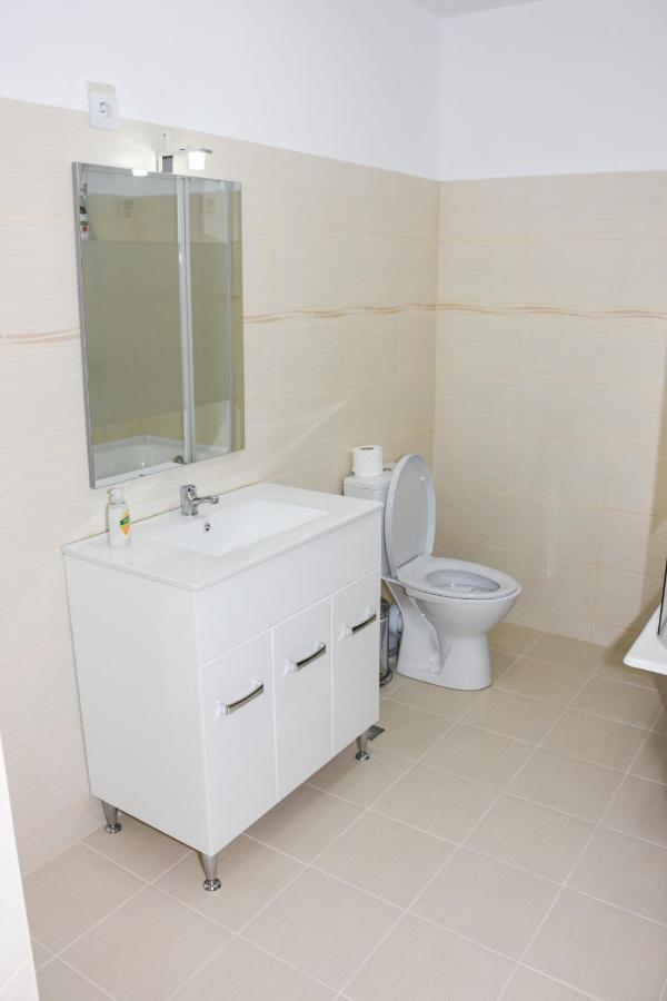Tomis House Hotel Curtea de Argeş Buitenkant foto