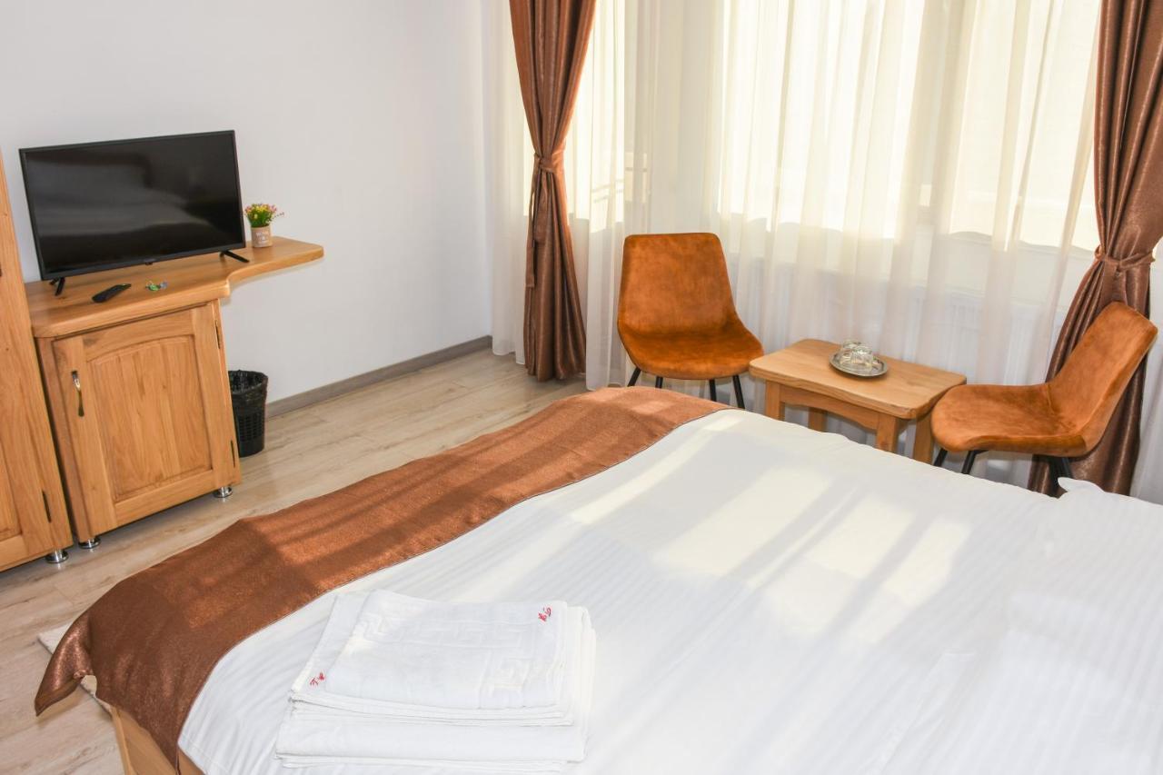 Tomis House Hotel Curtea de Argeş Buitenkant foto