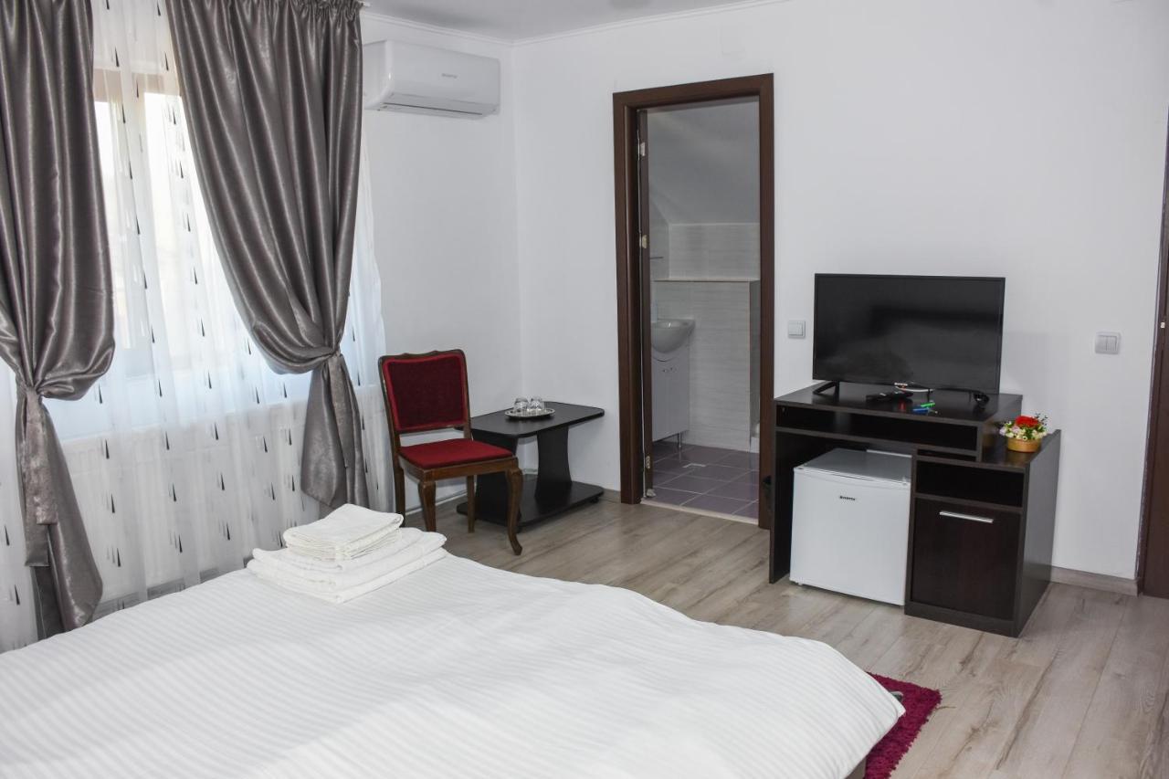Tomis House Hotel Curtea de Argeş Buitenkant foto