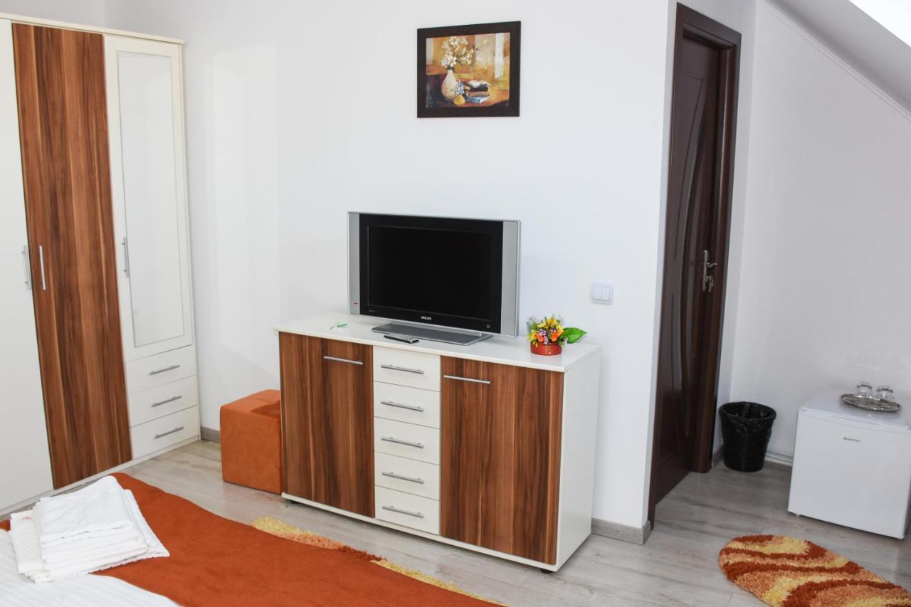 Tomis House Hotel Curtea de Argeş Buitenkant foto