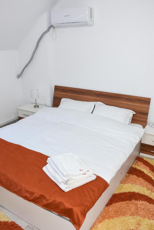 Tomis House Hotel Curtea de Argeş Buitenkant foto