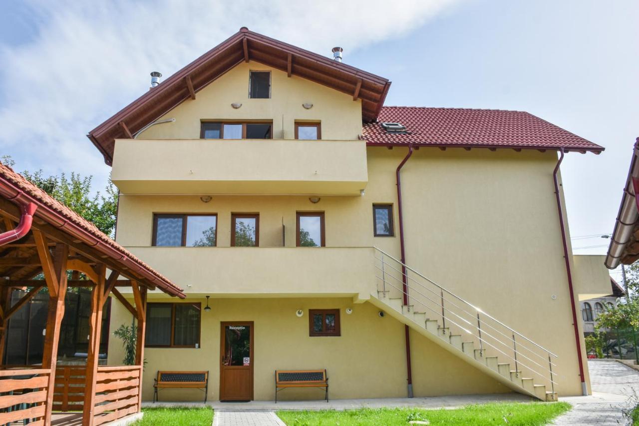 Tomis House Hotel Curtea de Argeş Buitenkant foto